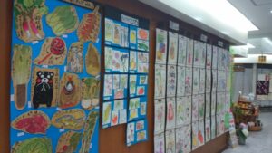 各絵手紙教室ごとに思い思いの趣向を凝らして。