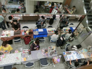 いつもの共有スペースが対面コーナーに